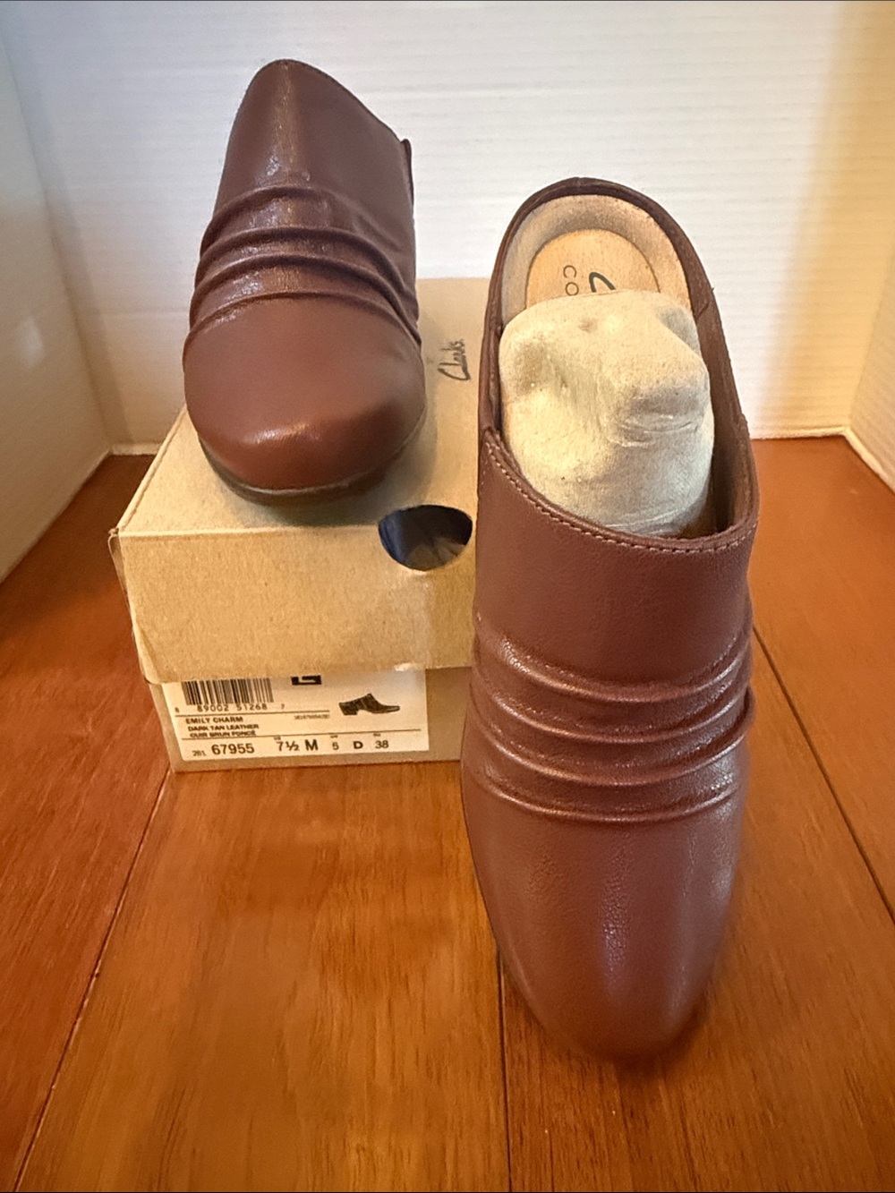 Women’s Clarks Emily Charm Ruched leather  mules clogs shoes sz 7.5 new w/ box